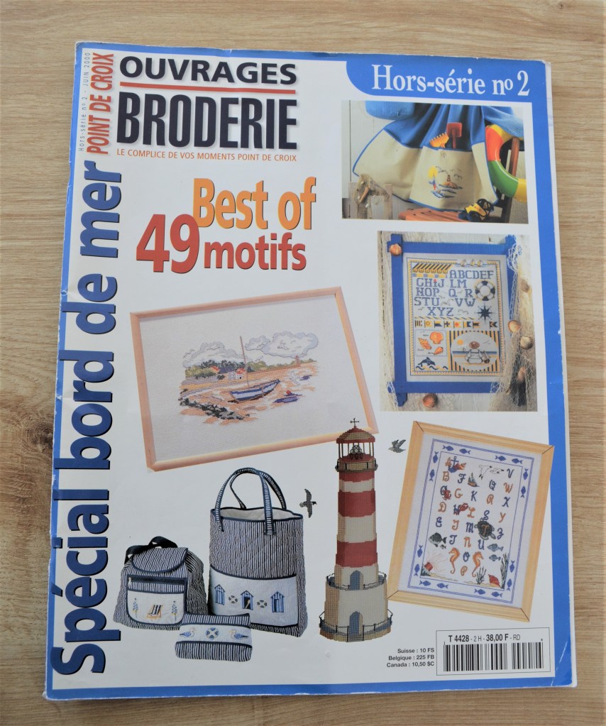 Magazine de broderie au point de croix sur la mer