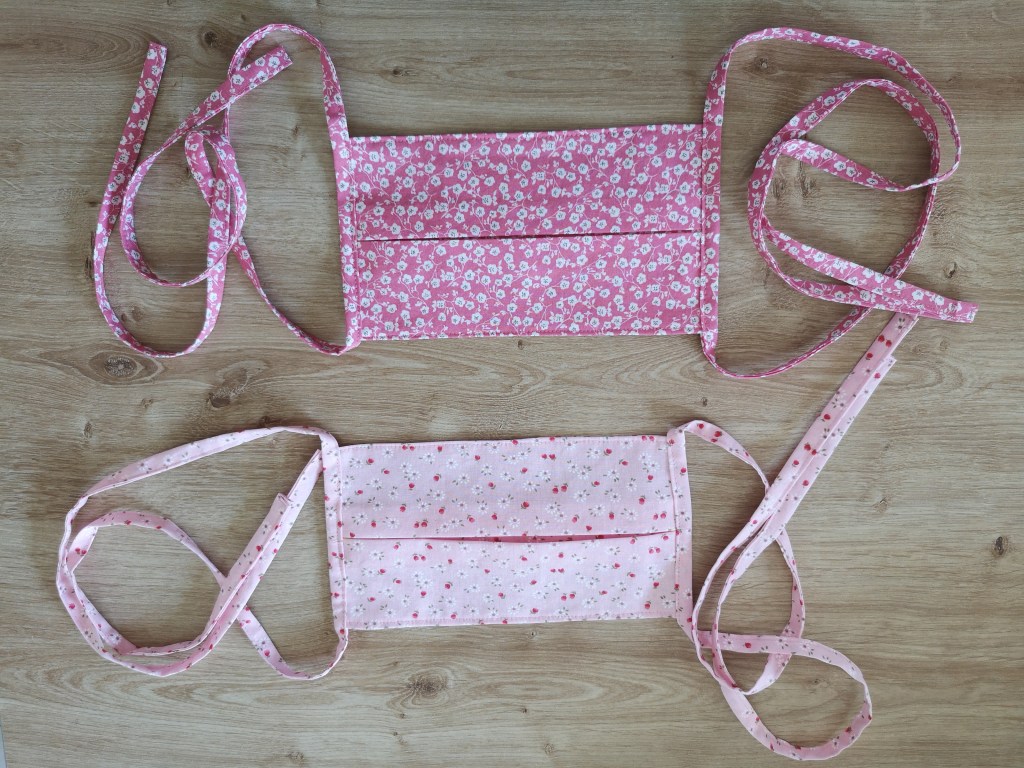 masque en tissu avec cordons