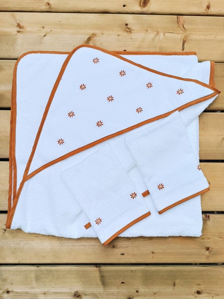 Cape de bain bébé en éponge 