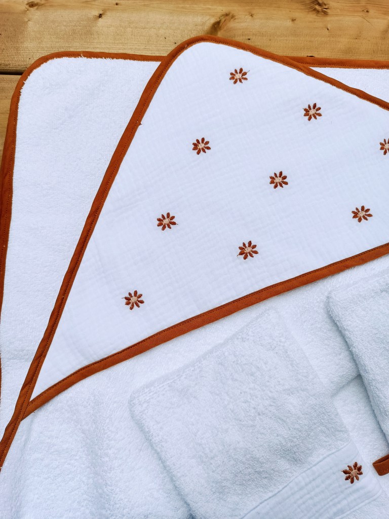 Cape de bain pour bébé en éponge 